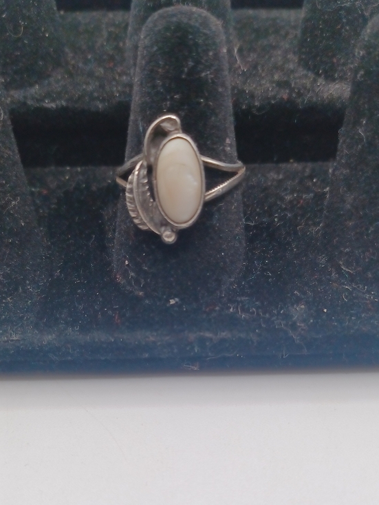 Sterling Jewelry - Sterling Silver Southwestern Design Oval Mother of Pearl Women's Ring Sz 7